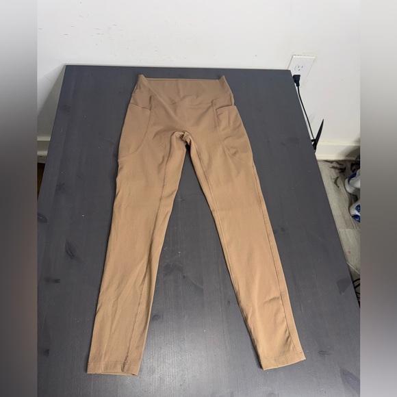 ALO Yoga Women's Tan Leggings - Picture 2 of 6